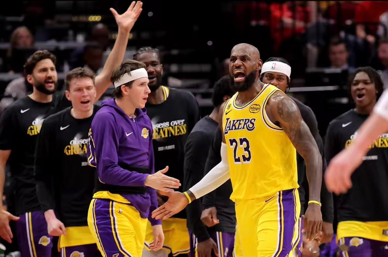 NBA季后赛西部半决赛G4落下帷幕，俄克拉荷马城雷霆客场迎战洛杉矶湖人...