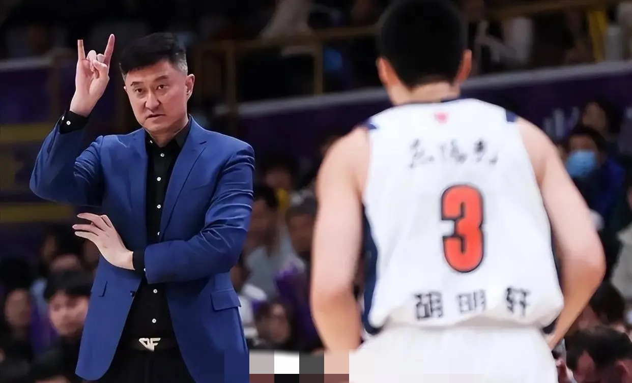 媒体评广东男篮0-1广州龙狮:杜峰已失去球员拥戴 下课只是时间问题