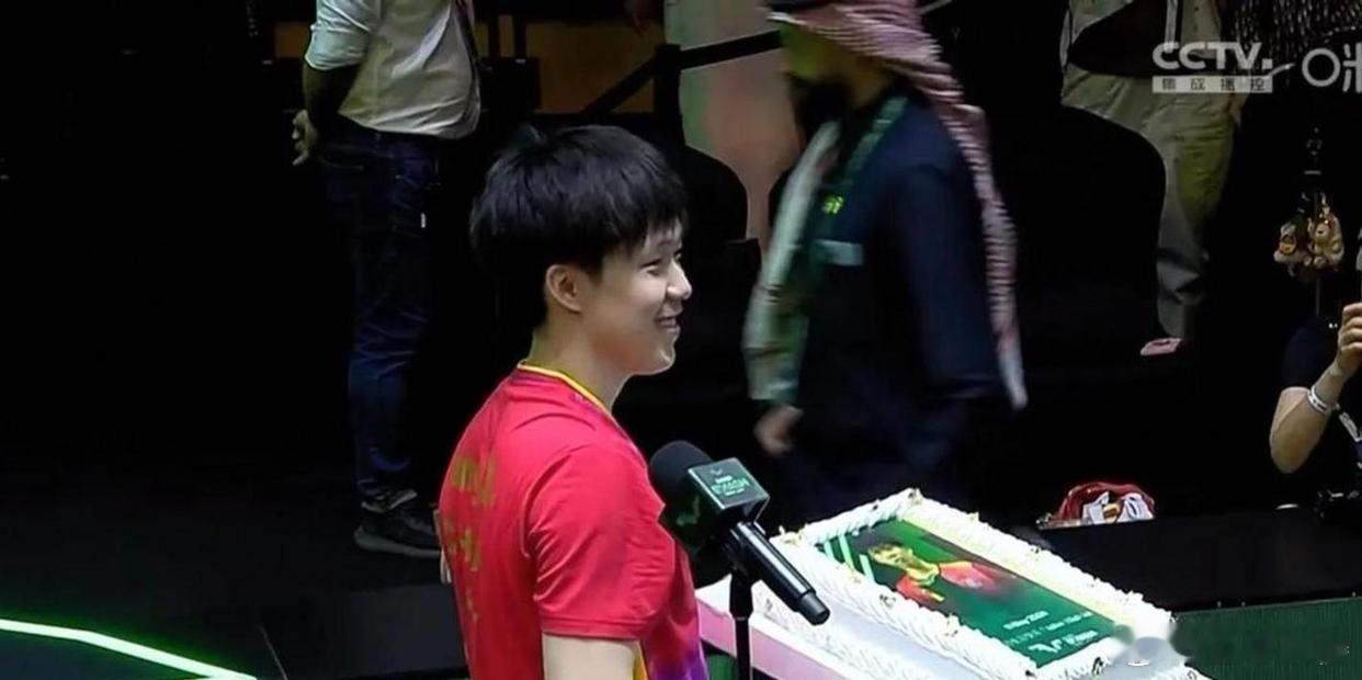赛后王楚钦客观说明，徐瑛彬的伤病是对阵李和宸时突发出现，并非长期劳损...