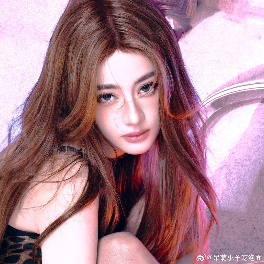 #迪丽热巴[超话]# 🩷#迪丽热巴晒照祝杨幂生日快乐# 🩷#迪丽热巴# 🩷#迪奥认领迪丽热巴VOGUE八月刊# 
感谢世界的恶意 让我笃定爱的意义 ​