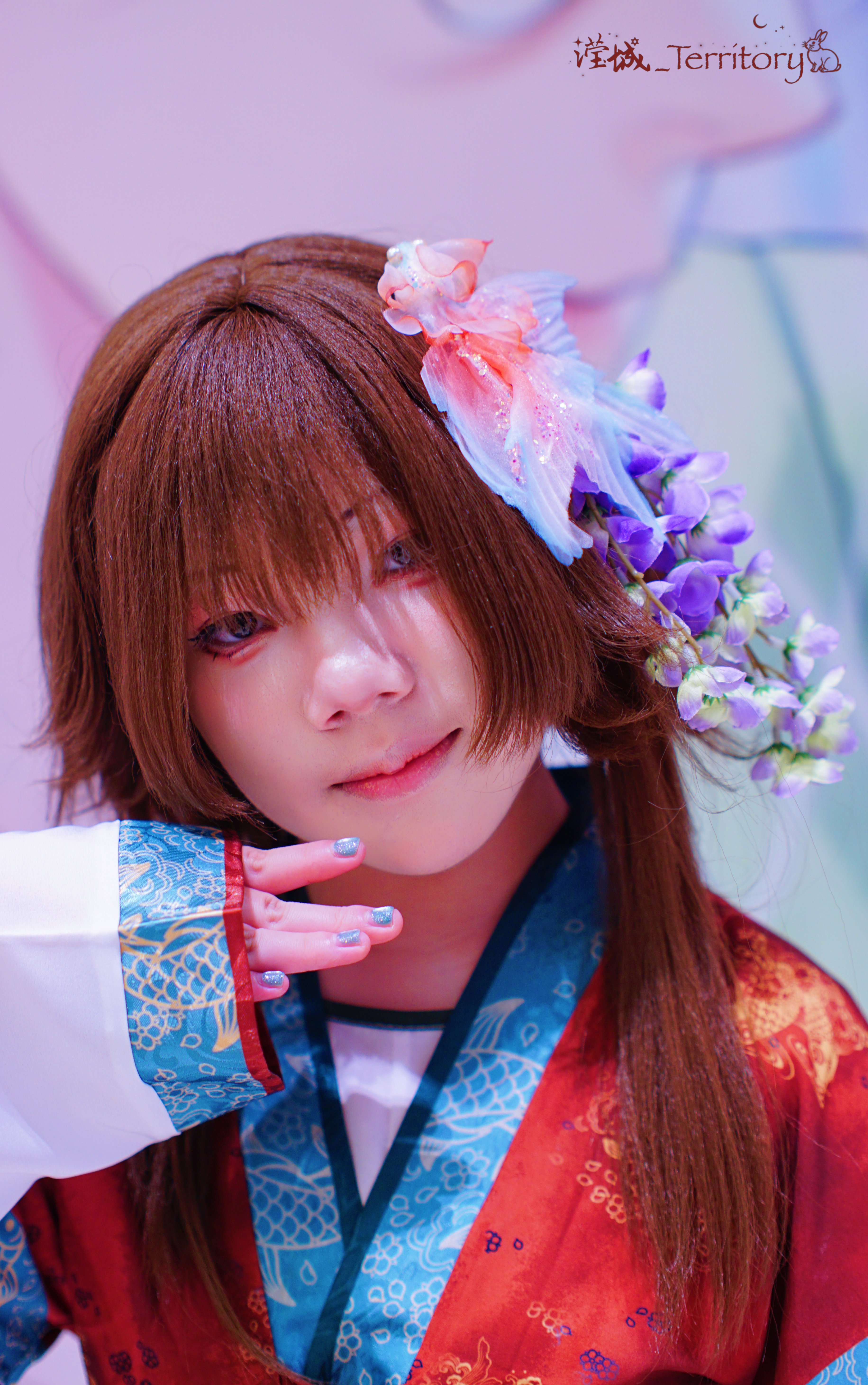 #摄影[超话]##扫街##cosplay##索尼a6000# 
肥嘟嘟的胆子拿着新入手的星曜35mm 0.95f去逛小漫展啦～
嗯 镜头很好 就是我还么学会手动对焦[皱眉] ​