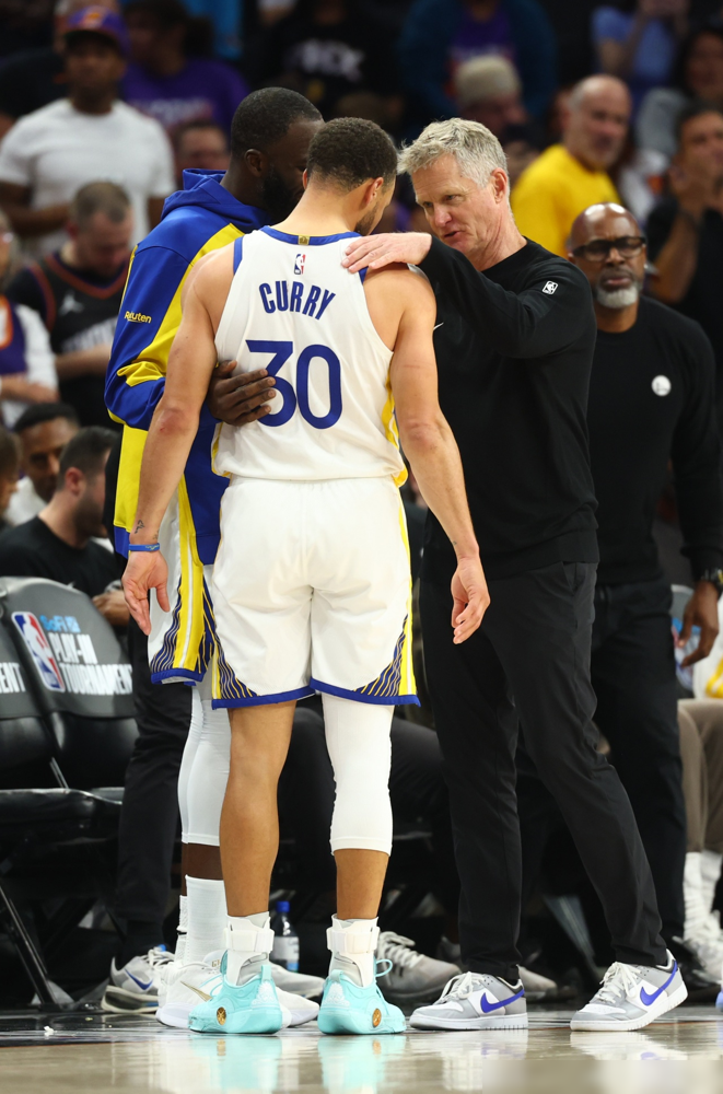 2000万美金续约？勇士这钱，花得有点烫手。 4月18日，附加赛出局...