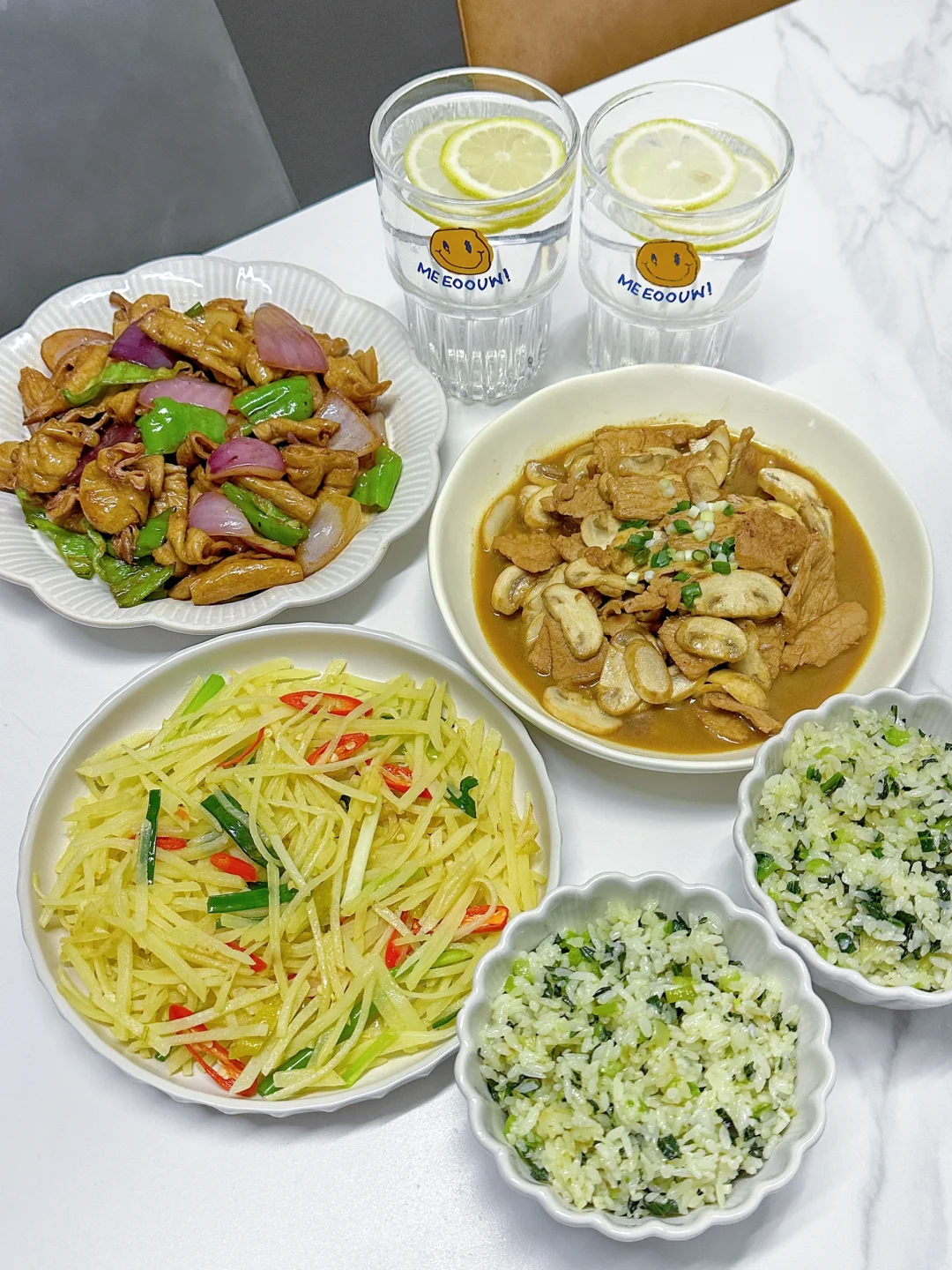 ✅晚餐分享｜蘑菇肉片➕洋葱肥肠➕辣炒土豆丝