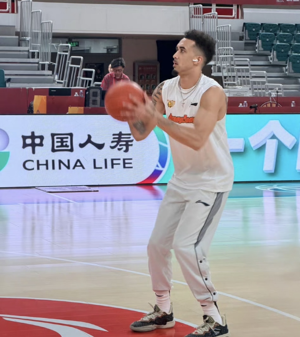 广东宏远男篮今晚对阵山西男篮赛前12人大名单出炉：萨林杰和焦泊乔继续出...