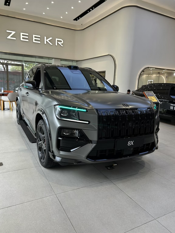 极氪 8X 曜影版 门店实车质感拉满