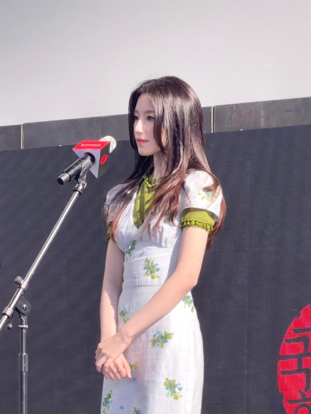 求求叶舒华拍电影吧……. ​