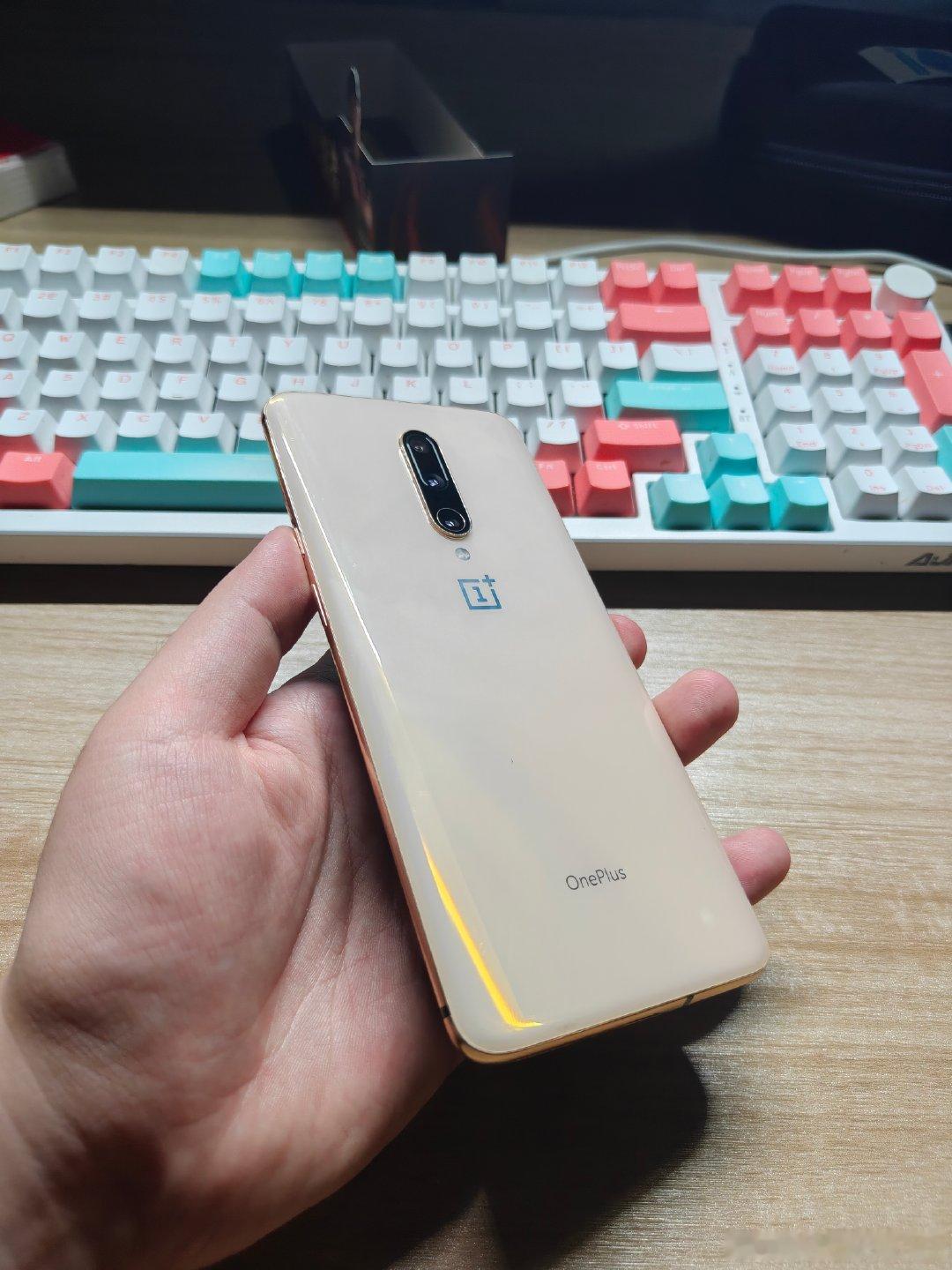 翻出一台99新完美屏的 #一加7Pro# ，降回氢OS玩玩[doge] 有空看看给它适配一个#coloros17##一加[超话]# ​