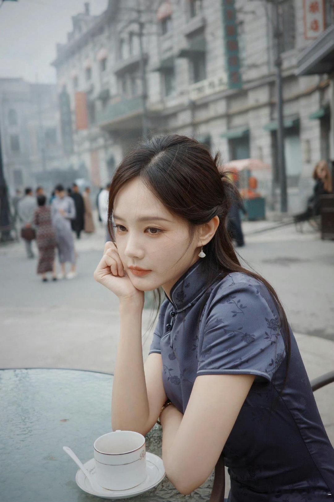 #李一桐[超话]#  燕子姐好美[心]毫不费力的爱上 ​