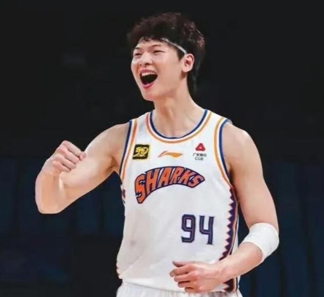 上海队提前4轮锁定常规赛第一，剩下的比赛肯定开启“养生模式”大面积轮休...