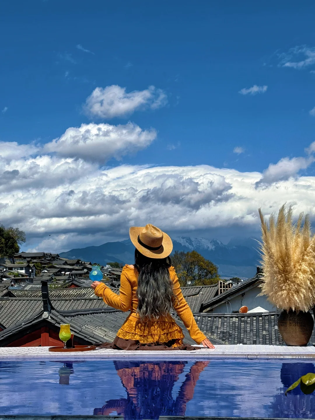 丽江古城藏着能看雪山的咖啡店！我能坐一天