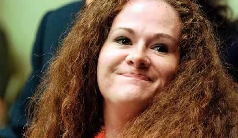 田纳西女囚克丽丝塔注射死刑后没死成，昏迷送医，情况危急。9月30日行刑，两剂致命药物推完，她还有心跳，甚至能听到打鼾声，这是美国现代史上头一回。31年前，18岁的她伙同男友，把19岁同学科琳骗进树林，用沥青块砸碎头骨。被捕时，她兜里还揣着死者一块头盖骨，拿去炫耀。她2岁起遭侵犯，小学嗑药，脑损伤加双
