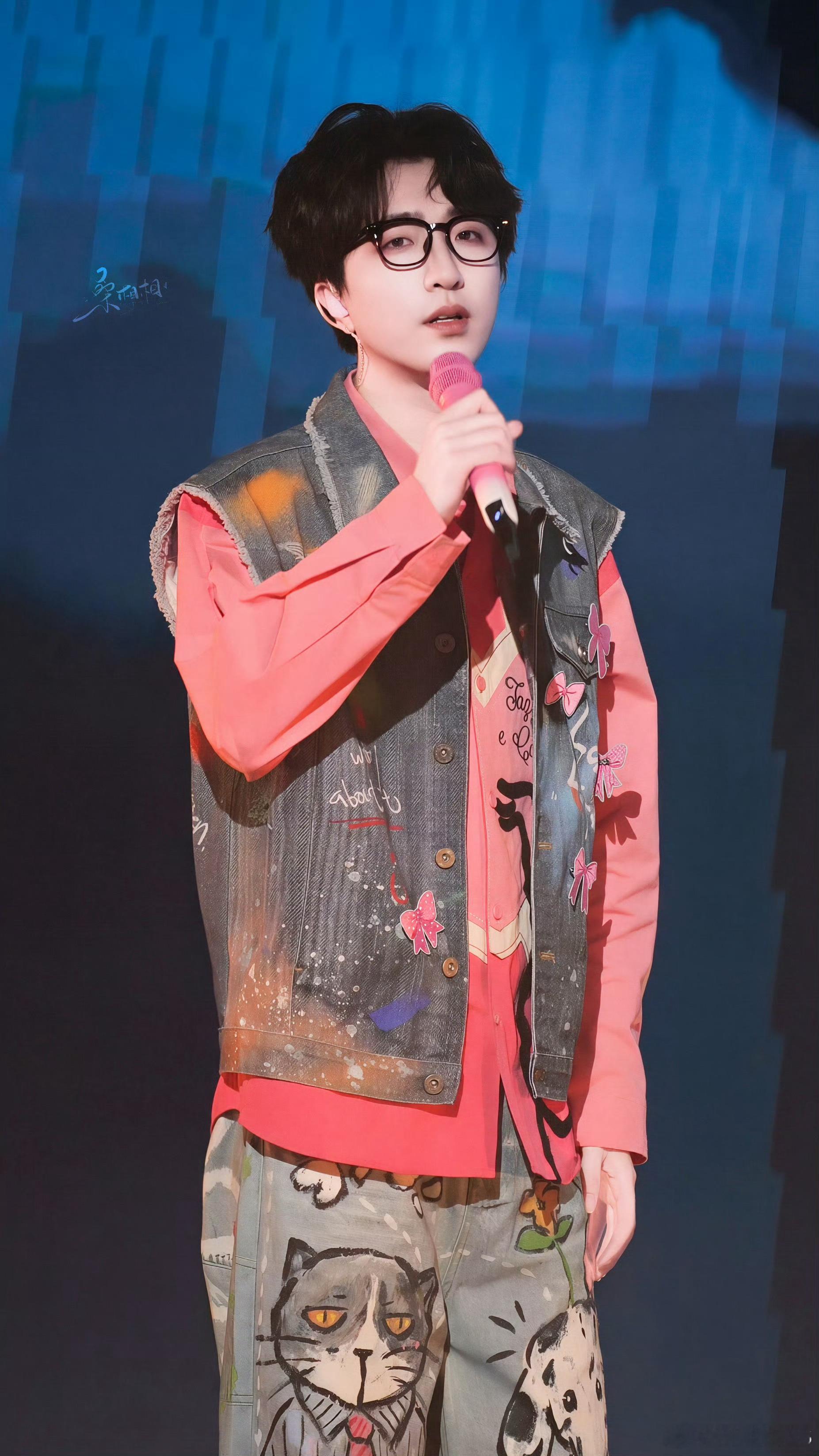 #Lao乾媽[超话]##李常超国风ep味儿# 🎀#李常超非同寻常演唱会# 

就是萌！正面看，萌！背面看，萌！左边看，萌！右面看，萌！上面看，萌！下面看，萌！用苹果手机看，萌！用华为手机看，萌！用小米手机看，萌！用三星手机看，萌！用欧坡手机看，萌！用维沃手机看，萌！用八八四八手机看，萌！

 ​