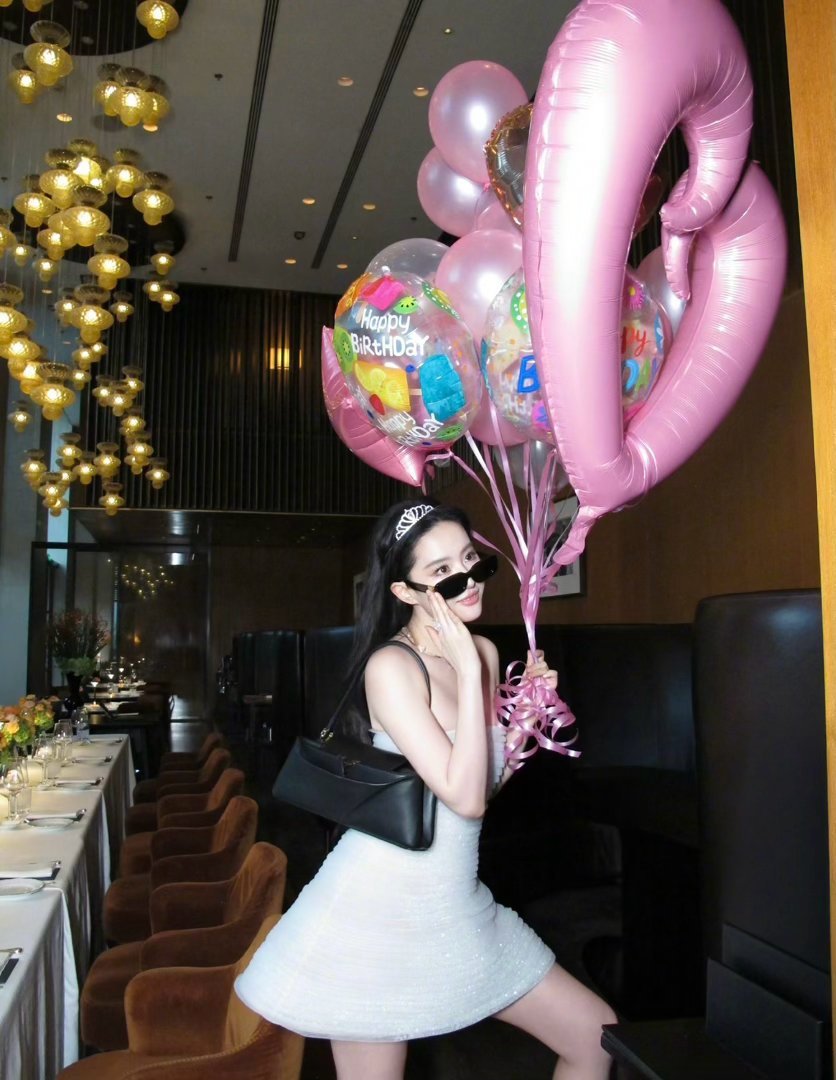 #刘亦菲[超话]# 茜茜公主生日快乐👸🏻🎂​