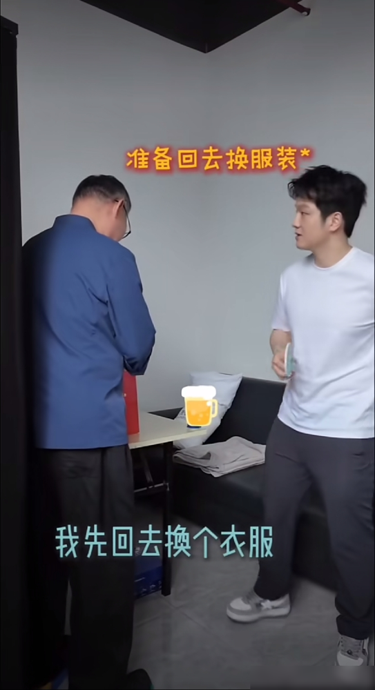 樊振东出国打比赛，居然靠泡面解乡愁？
未播片段曝，樊振东近期清瘦不少，德国比赛期间吃不惯当地饮食，只爱辣蟹、馒头蘸汤，靠看美食综艺解压解乡愁。
其实不止樊振东，中国运动员海外参赛大半都遇过这种问题。西式饮食容易引发乳糖不耐受、胀气，合口中餐难找，不少队都会自带真空米、泡面，营养师还要精准卡赛前饮