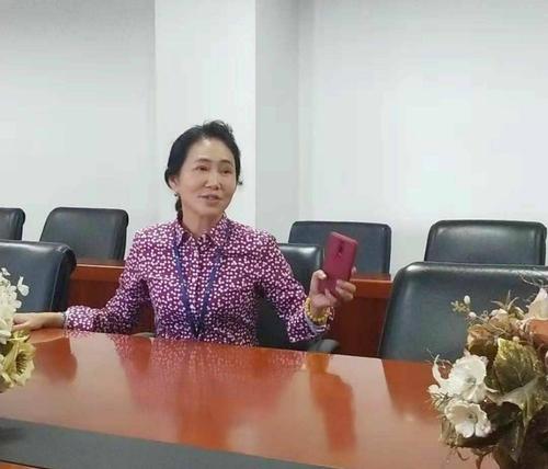 星宇股份董事长二度致歉，为何依旧难以平息众怒？
 
星宇股份违规逼退107名应届员工事件持续在网络发酵、引发舆论热议。事件发酵以来，企业先后发布致歉说明、追加经济补偿；9月2日，董事长又在业绩说明会上再度公开道歉。
 
但两次道歉、多轮补救，依旧没能平息公众怒火。
 
究其根本，这场危机暴露的不是简