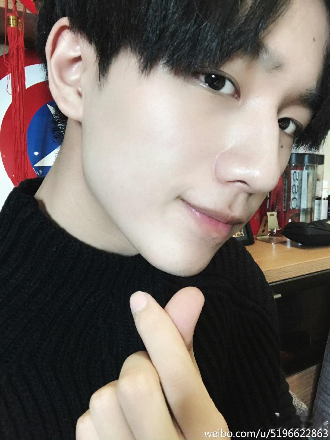 #李宏毅烽影燃梅香# lhy #李宏毅楚定江# 

迎接每天的阳光，让生活更加明亮，期盼每晚的月光希望把你带入我的梦乡。​
