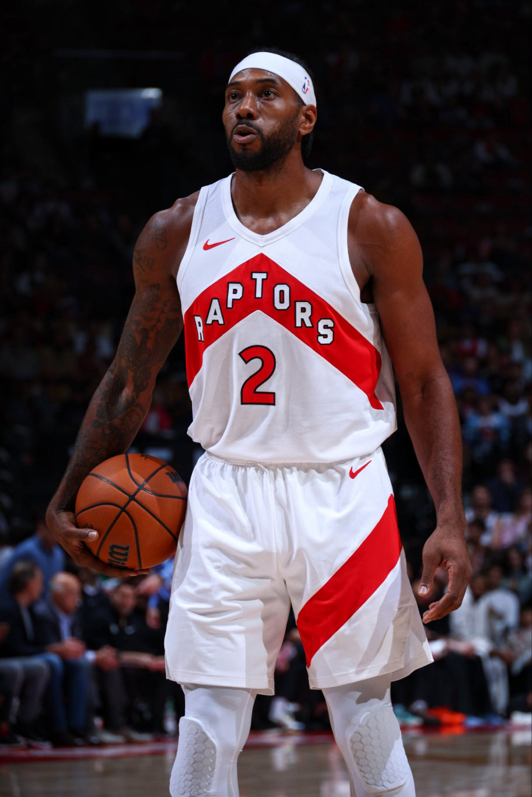 Kawhi Leonard

#伦纳德猛龙首秀21分5篮板# ​