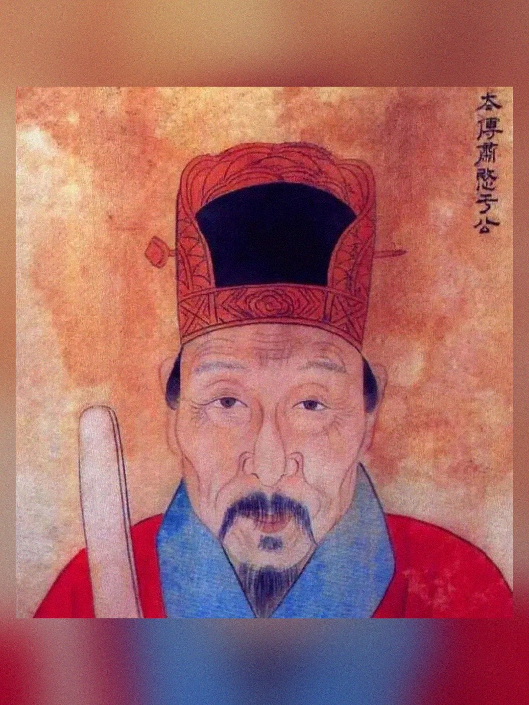 皇帝被敌人抓了，北京城精锐尽丧，一半大臣喊着南迁。这时候站出来的，是兵部尚书于谦。
1449年，明英宗在王振怂恿下亲征瓦剌，土木堡一战全军覆没，皇帝被俘。瓦剌首领也先挟着英宗南下，想拿皇帝当筹码叫开城门。于谦当着百官厉声说：主张南迁的，该杀！他做的第一件大事，是拥立英宗的弟弟朱祁钰即位，遥尊英宗为太