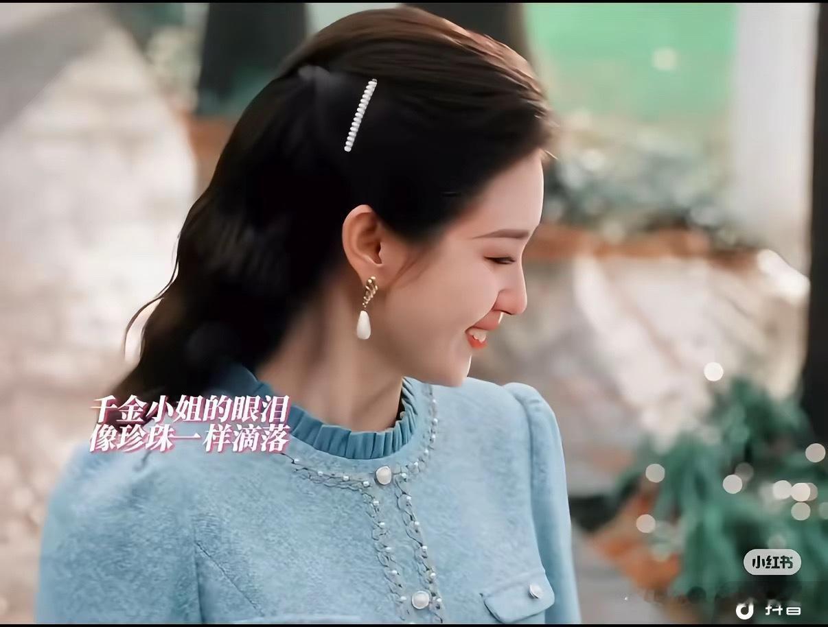 #郭宇欣[超话]# 
[爱你]#宇你唠唠嗑# [爱你]
2026.10.21 郭宇欣动态汇总
 
今日欣闻头条：恭喜郭宇欣抖音个人话题播放量突破100亿！
起点是《盛夏芬德拉》白清枚，凭借一段段有感染力的情绪戏打下扎实剧粉底盘；而推过百亿的最后一程，是《玉簟秋》陶紫宜。骄纵破碎的大小姐，退婚戏、月夜哭戏，一个个 ​