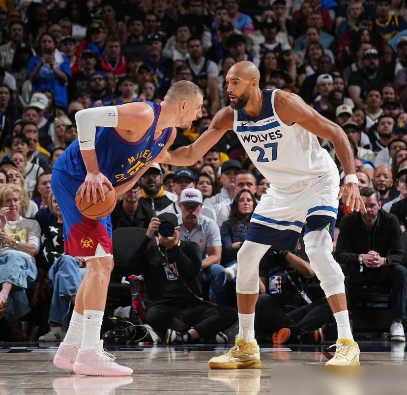 NBA最诡异的崩盘！老板砸20亿美金，眼看3-1稳赢，球员却在更衣室打...
