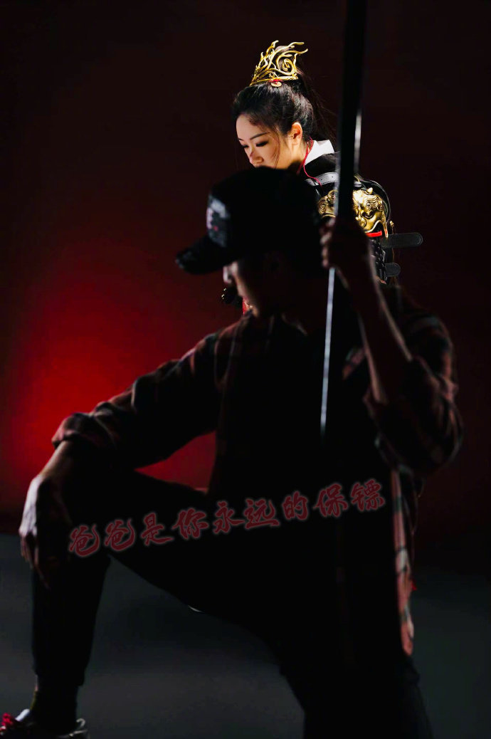 #吴尊晒NeiNei穿婚服# NeiNei的婚服造型太惊艳了，传统中式之美被展现得淋漓尽致。吴尊的配文太可爱了。#吴尊晒NeiNei穿婚服# ​