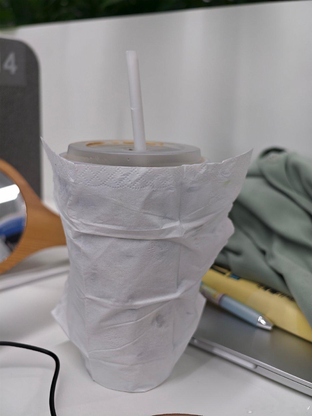 为了躲你家联名我就这样，我买的皇后苹果c美式为啥还是这个七夕联名杯，真崩溃[允悲] ​