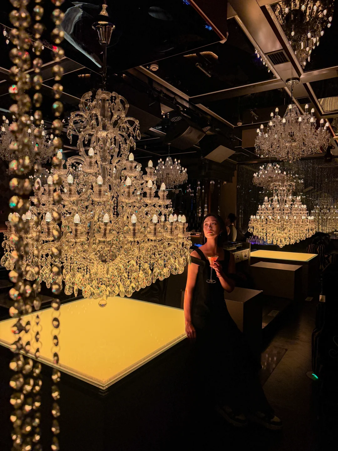 在上海💫新开的白孔雀水晶Lounge