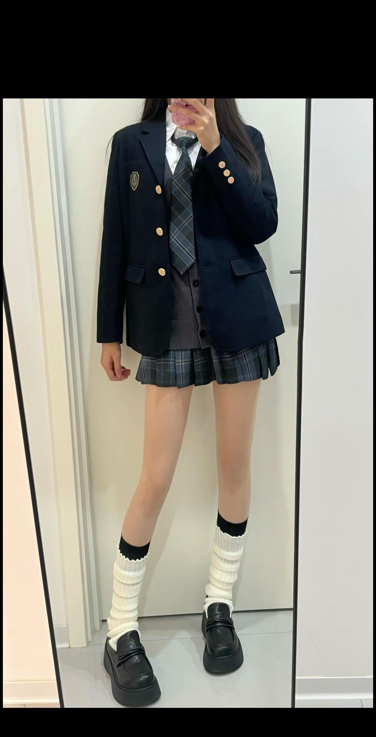 她一定比我成熟