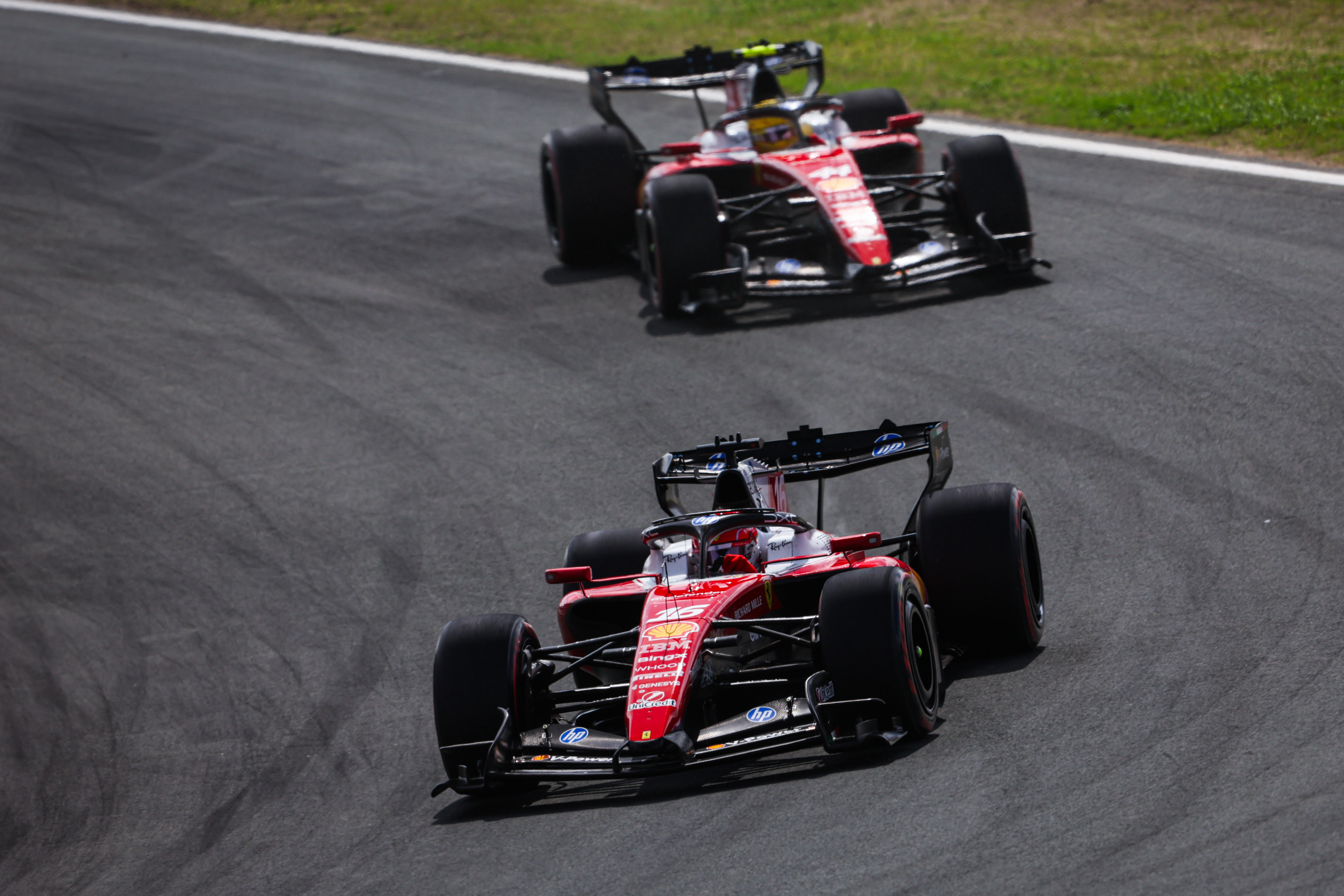 🎙️【#2026F1荷兰大奖赛# 正赛赛后声音🇳🇱】

弗雷德·瓦塞尔：我们在正赛当中的速度还不错，但执行得不够完美。因此，如果我们想在竞争如此激烈的赛场上取得最佳成绩，就必须在某些方面进行改进。

正赛当中，轮胎配方之间的差异非常小，这使得策略难以预测。在虚拟安全车出动之前，我们一度考 ​