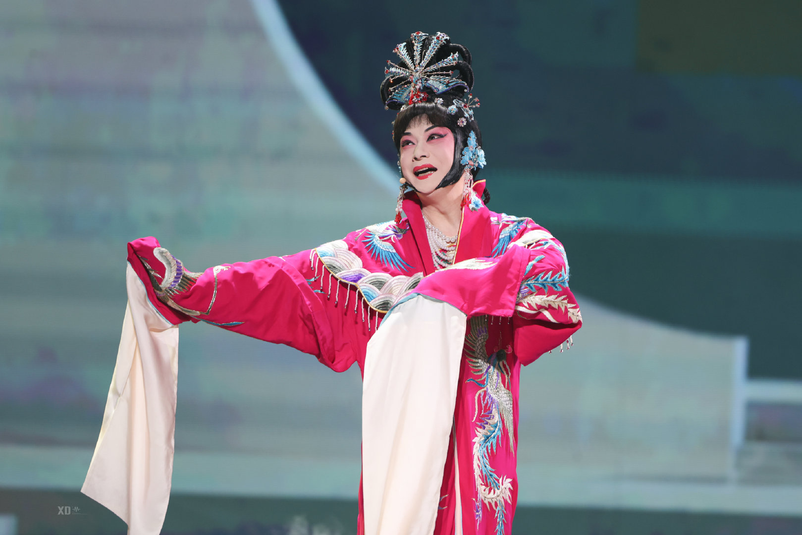 #胡文阁[超话]#  

欢迎胡老师来到林老师的演唱会~[期待]希望日后还有机会看到两位大师的合作

261017 林志炫成都演唱会嘉宾 ​