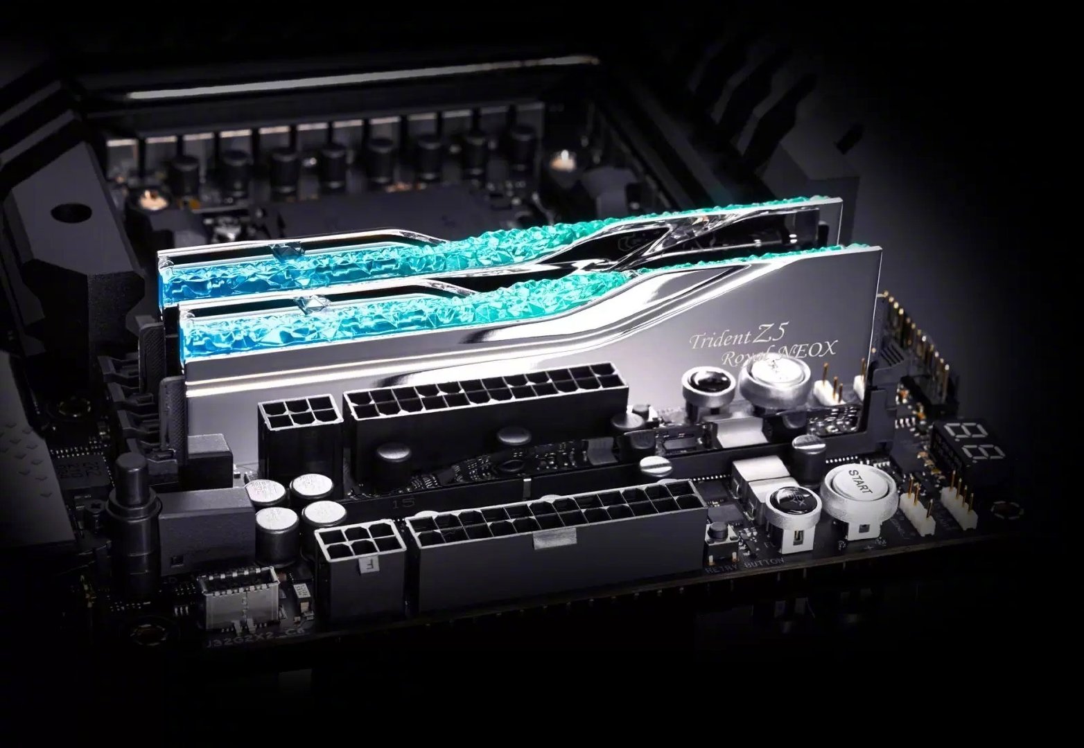 芝奇皇家戟 X 系列 DDR5 内存上新🔧，支持EXPO ULL调校，优化参数压低延迟、提升性能，想装机升级的朋友可以蹲一波🥰 ​