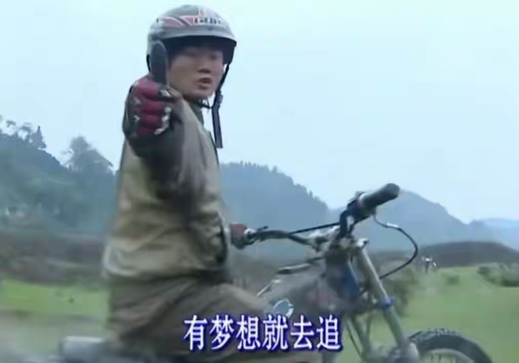 最戳人的不是夺冠，而是普通人的人性底色最近全网刷屏的张雪机车，真的越...