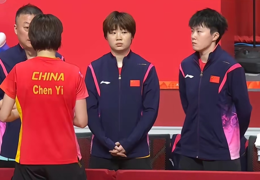 莎莎曼玉都没上场！蒯曼带着两位小将开启女团首秀！
 
9月20日亚运会乒乓球女团首轮赛事来袭，中国队迎来和尼泊尔队的对决✨。本次比赛国乒做出了非常合理的人员轮换，孙颖莎、王曼昱两大主力顺利轮休，不用出战本场比赛，安心调整状态、积蓄体能，备战后续高强度的赛事。
 
这一次的女团首秀重任，交到了年轻队员
