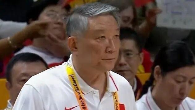 中国女篮为什么大比分输给了法国队？宫鲁鸣毫不客气说出心里话
中国女篮以61比90大比分输给法国女篮，这场比赛中国女篮开局打的不错，可是好景不长，第二节就开始崩盘，第四节几乎停止了进攻，全面崩溃，是技术问题，还是战术问题，还是体力问题？大家禁不住质疑，宫鲁鸣赛后谈到，法国女篮是一支很强的队伍，今天我们