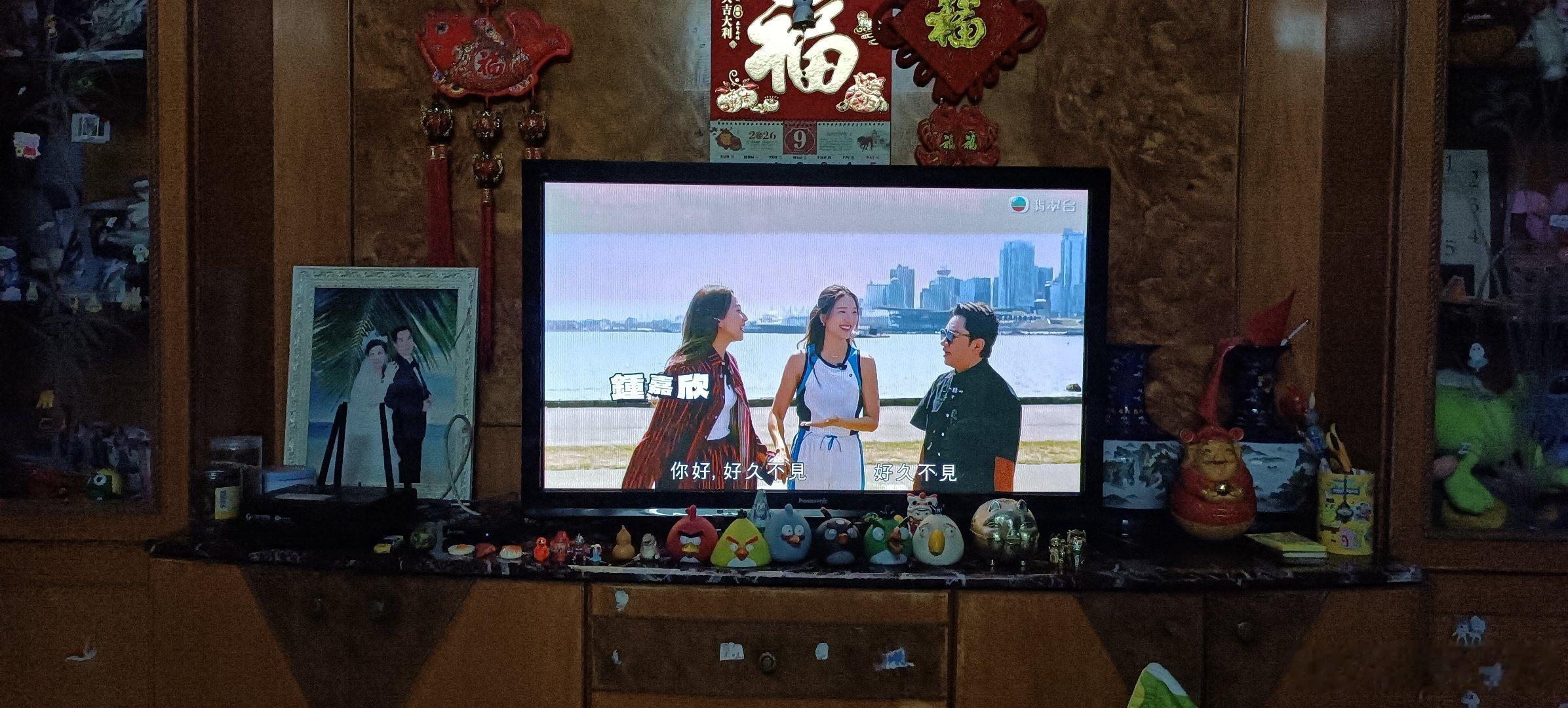 #钟嘉欣[超话]# 我好开心，我这三个晚上一直好兴奋；星期六晚上兴奋到睡不着，期待嘉欣的对王祖蓝的夫妇对话；昨天晚上一直好期待嘉欣再次在银幕上的综艺节目，今年的5月份嘉欣在访谈节目中；她想和陈晓东合作，她至喜欢陈晓东和梁咏琪的cp；我好希望嘉欣上访谈节目，好期待嘉欣的专属采访；嘉欣说到做 ​