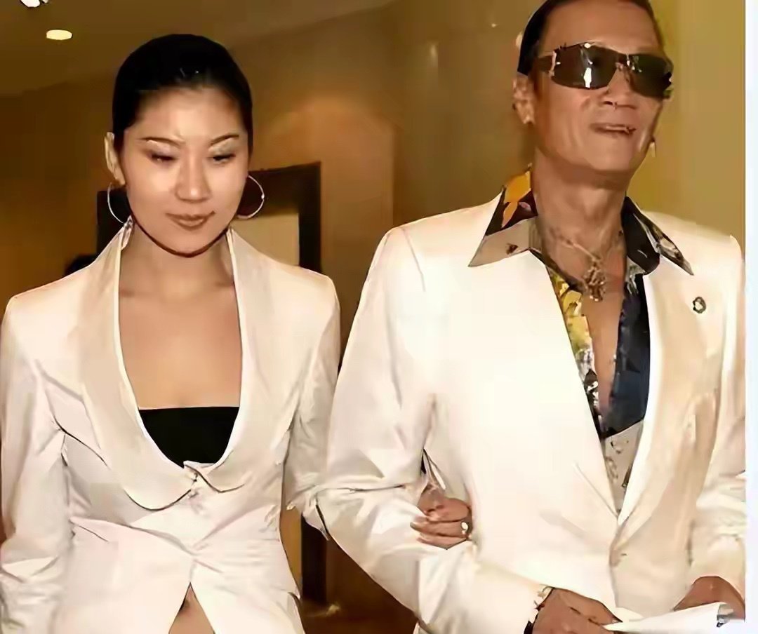 不查不知道，一查吓一跳，谢贤小49岁的前女友CoCo，私下能有多壕 ​