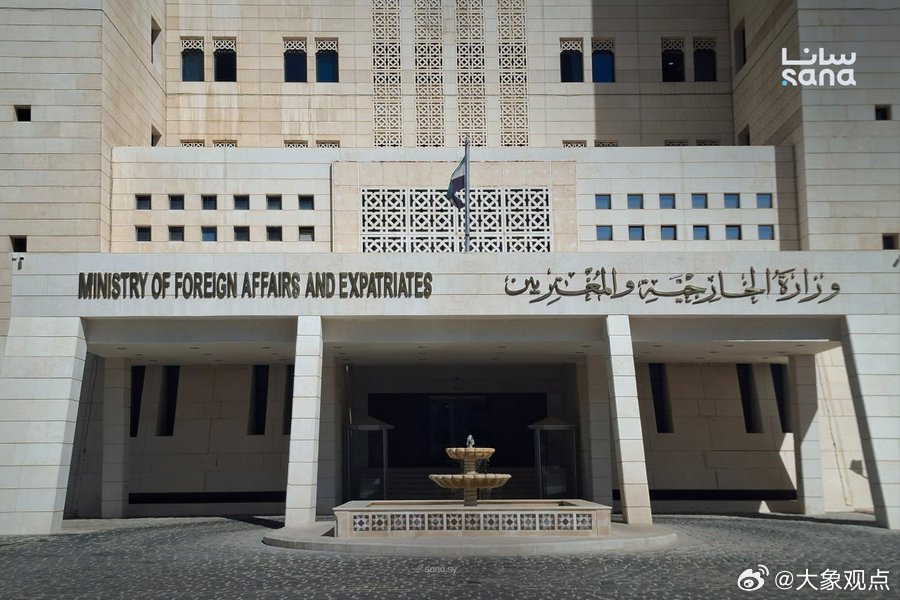 🇸🇾🇮🇱 叙利亚拒绝在与以色列代表团会谈中限制主权——报道

叙利亚高级代表团于周日与以色列代表团会晤，由美国促成，约旦主持会议，SANA报道。

叙利亚重申其重建军队和决定与谁联盟的权利，同时拒绝任何限制叙利亚主权的安排。

叙利亚还重申，被占领的戈兰高地是叙利亚领土，并要求以色 ​