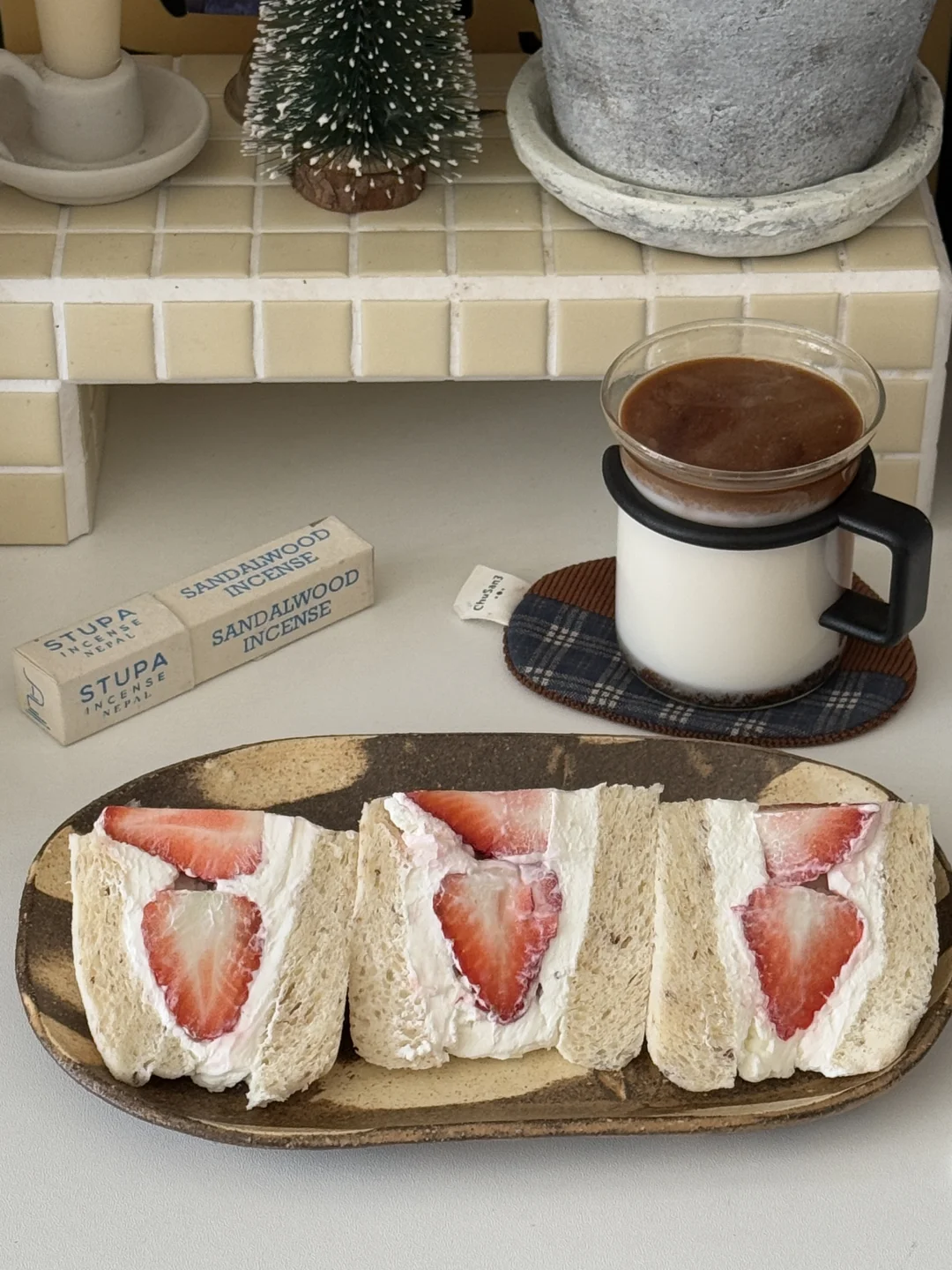 ✋分钟搞定！厚酸奶草莓三明治好吃不胖🍓