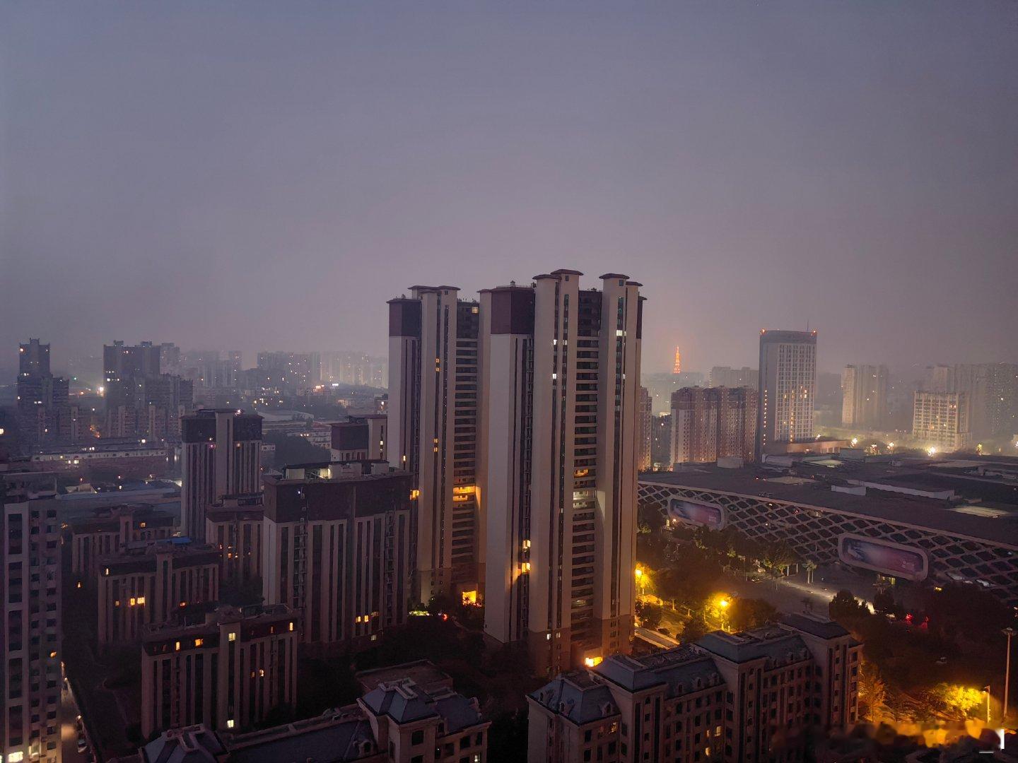 即便是天气不太好，通过华为的“加工改造”，也能变得好一点[哈哈] ​