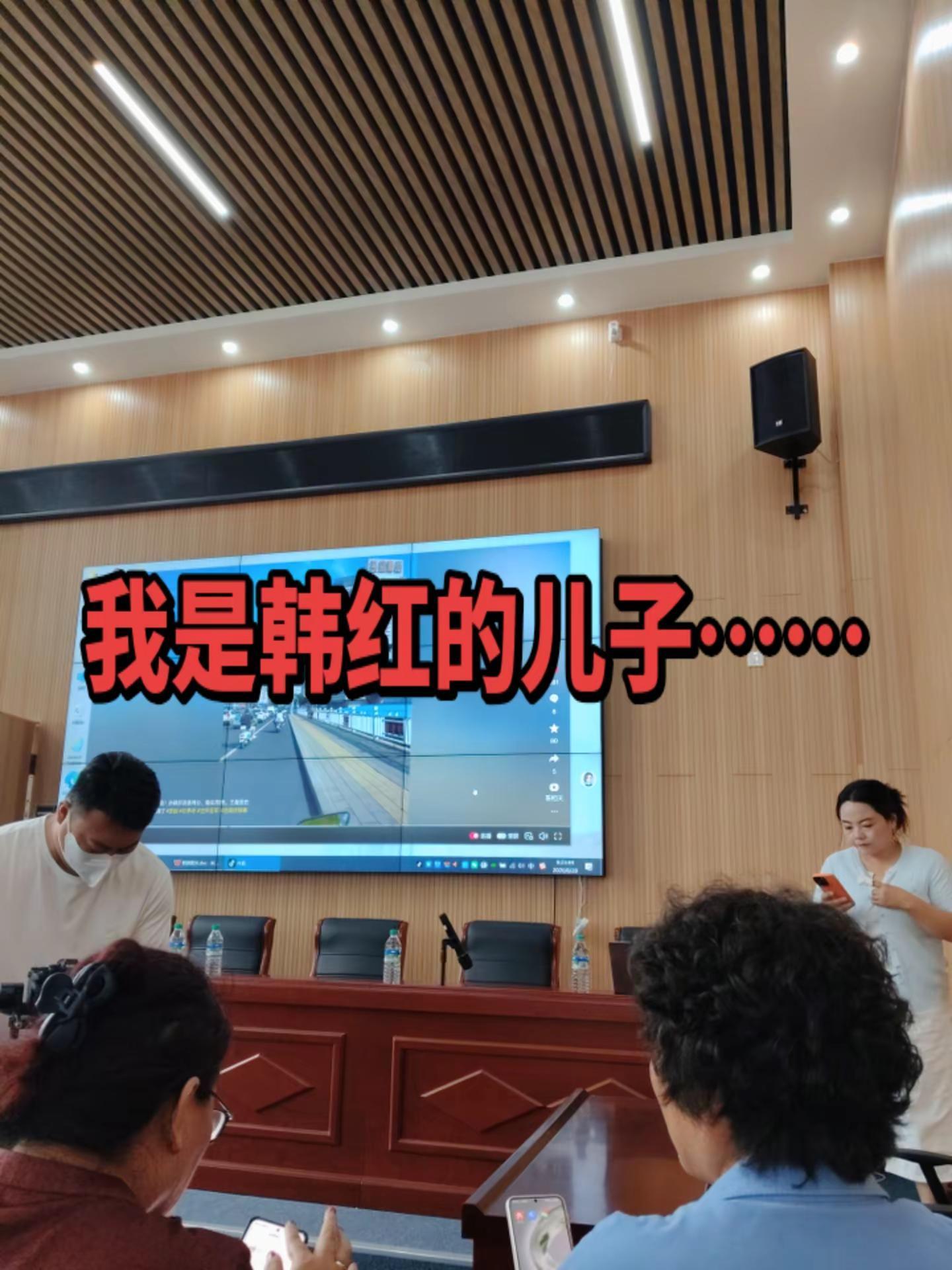 【现场直击：文班亚马超远三分】这恐怖的射程!加时关键时刻马刺落后3分，文班刚过半场直接出手超远3分板平分!NBA季后赛马刺VS雷霆