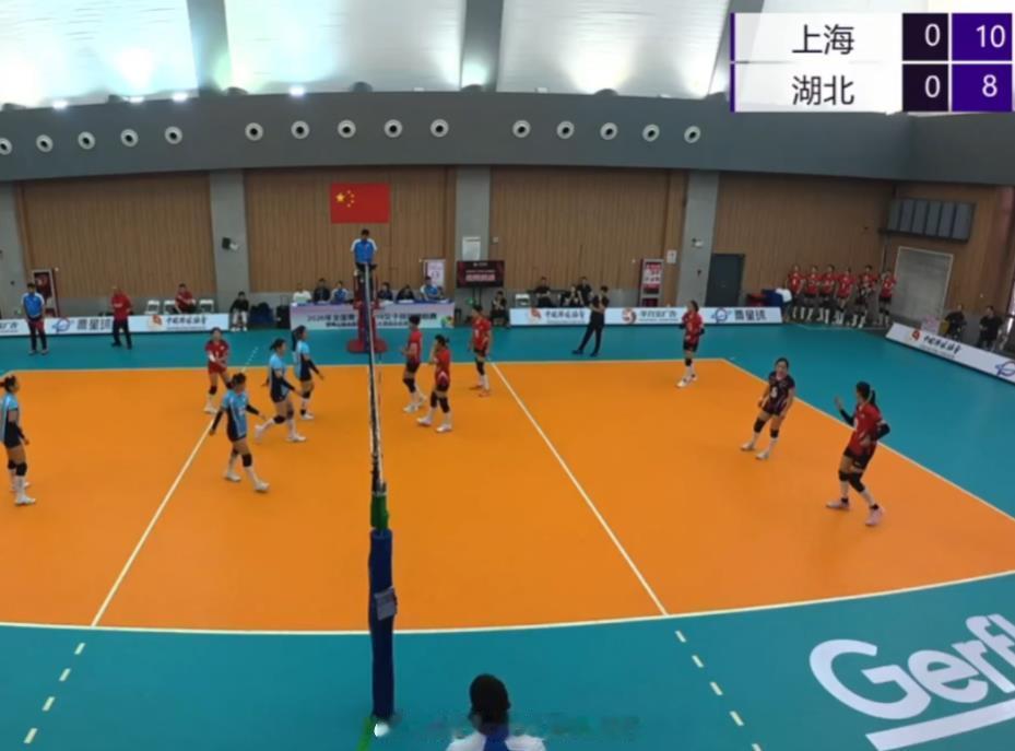 #中国女排# 
三大球资格赛，杨舒茗转打主攻了。是张磊偏爱培养跑动接应吗？王音迪再到现在的小个接应。[流鼻血] ​​​​