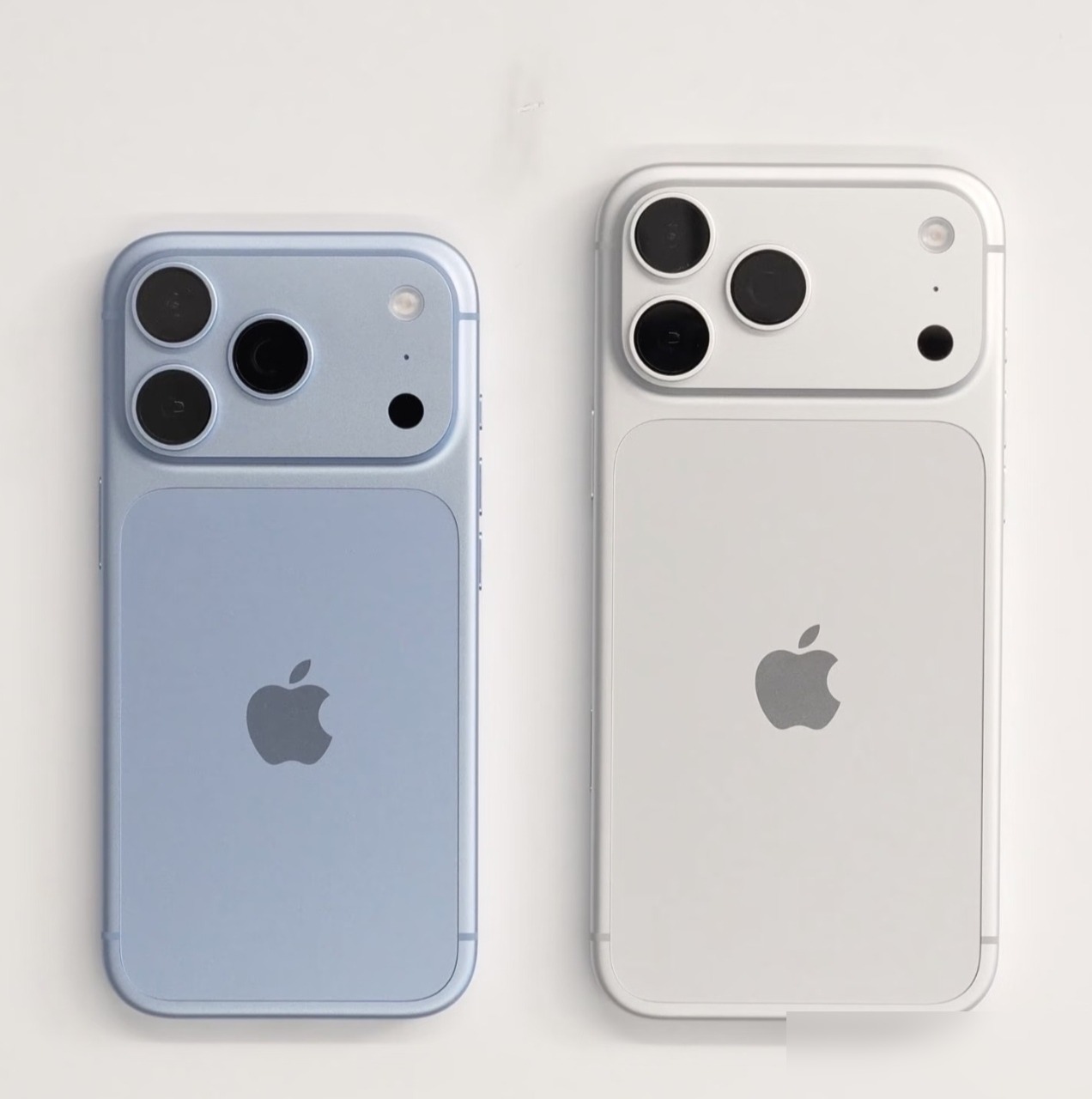 iPhone 18 Pro破万，存储原地踏步，苹果的收割机在轰鸣。


iPhone 18 Pro的起售价格方面，来到了9999元这么一个数字，相比上一代产品来说，要贵了1000元的样子。很多人相对会觉得，苹果这个品牌在价格方面变得越来越昂贵了，而在它背后所隐藏着的，实际上是一种相当精明的涨价套路方