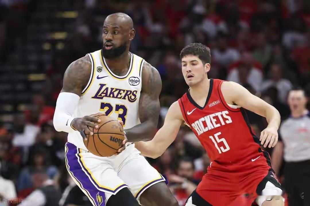 今天火湖大战第四场结束，火箭终于扳回了一城1：3落后，保留一点晋级的希...