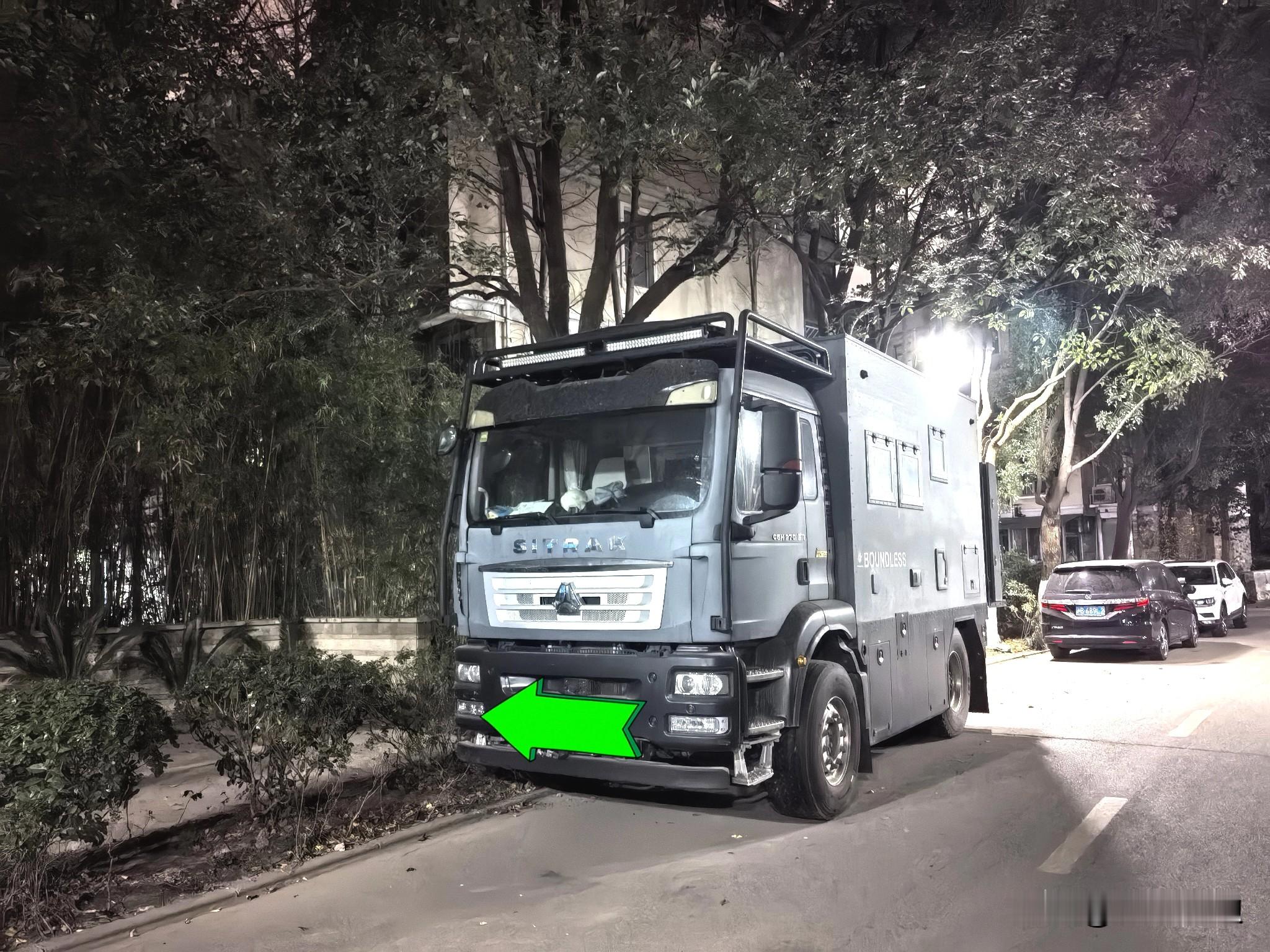 小区里那辆越野房车停了几个月都没怎么开，我有点好奇车主啥情况。说不定车...