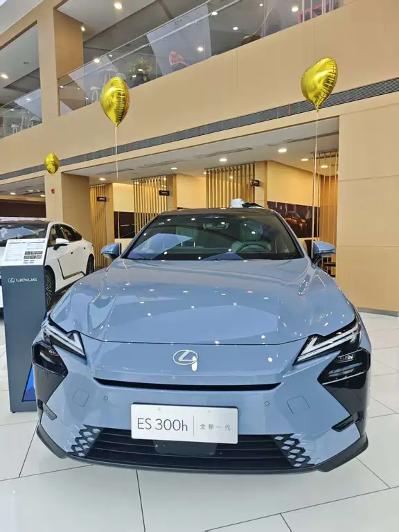 🚗全新一代雷克萨斯ES300h｜苍蓝配色✨