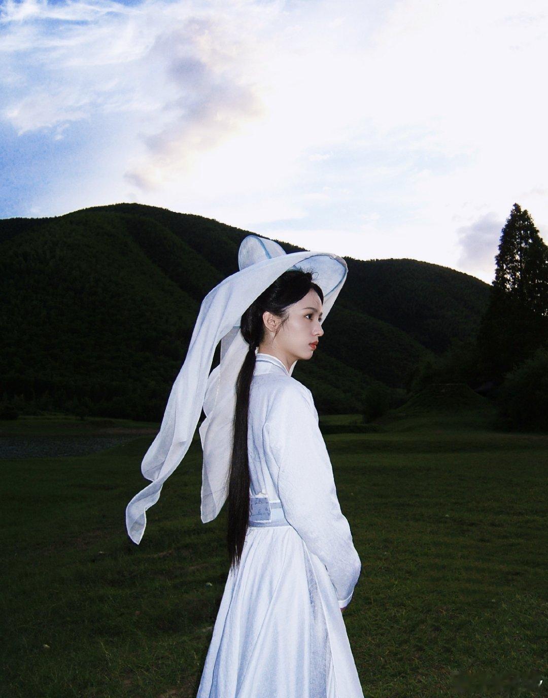 #周也[超话]# 清冷谢清圆[色] ​