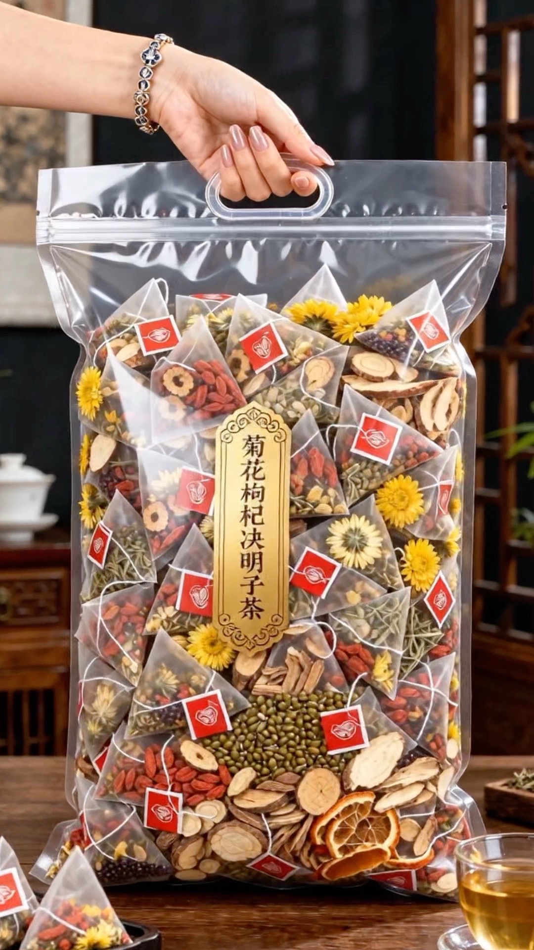 生活是一本充满故事的书 吴磊你帅成这样啥意思 张凌赫雉鸡翎造型模仿 万物皆可逐玉刮痧 逐玉