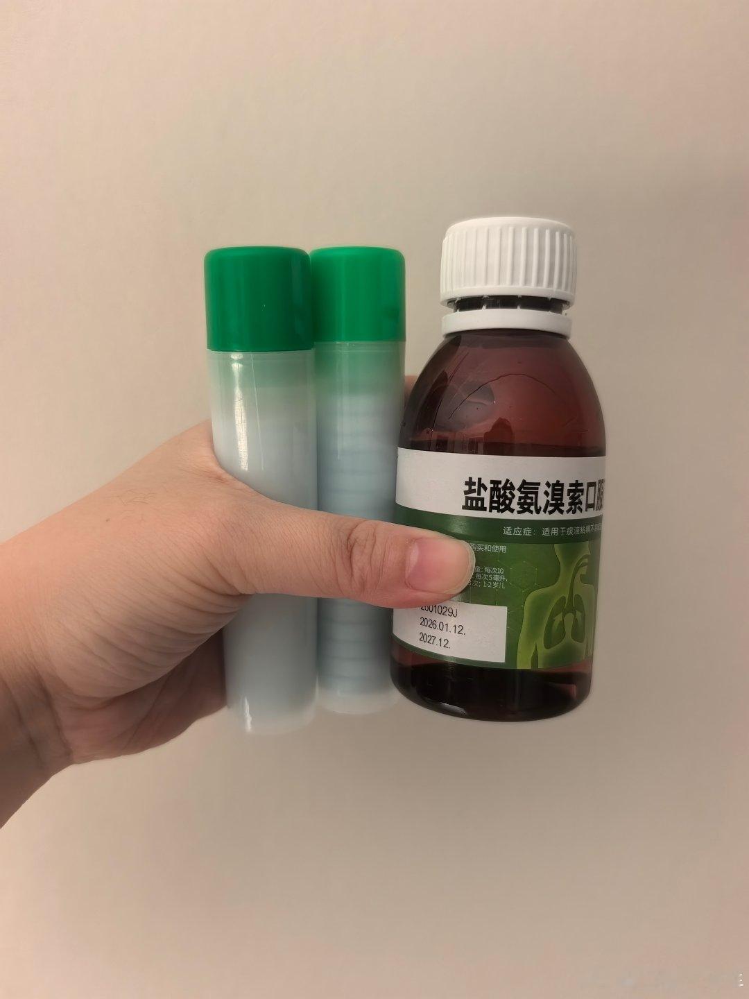 我现在理解为什么领导都是轻声细语，不会大声说话，嗓子真扛不住。美团外卖来的药，附近药店居然还没有，凑单了两小罐不同价格的清凉喉片，外皮扒了内里居然是一样的 ​