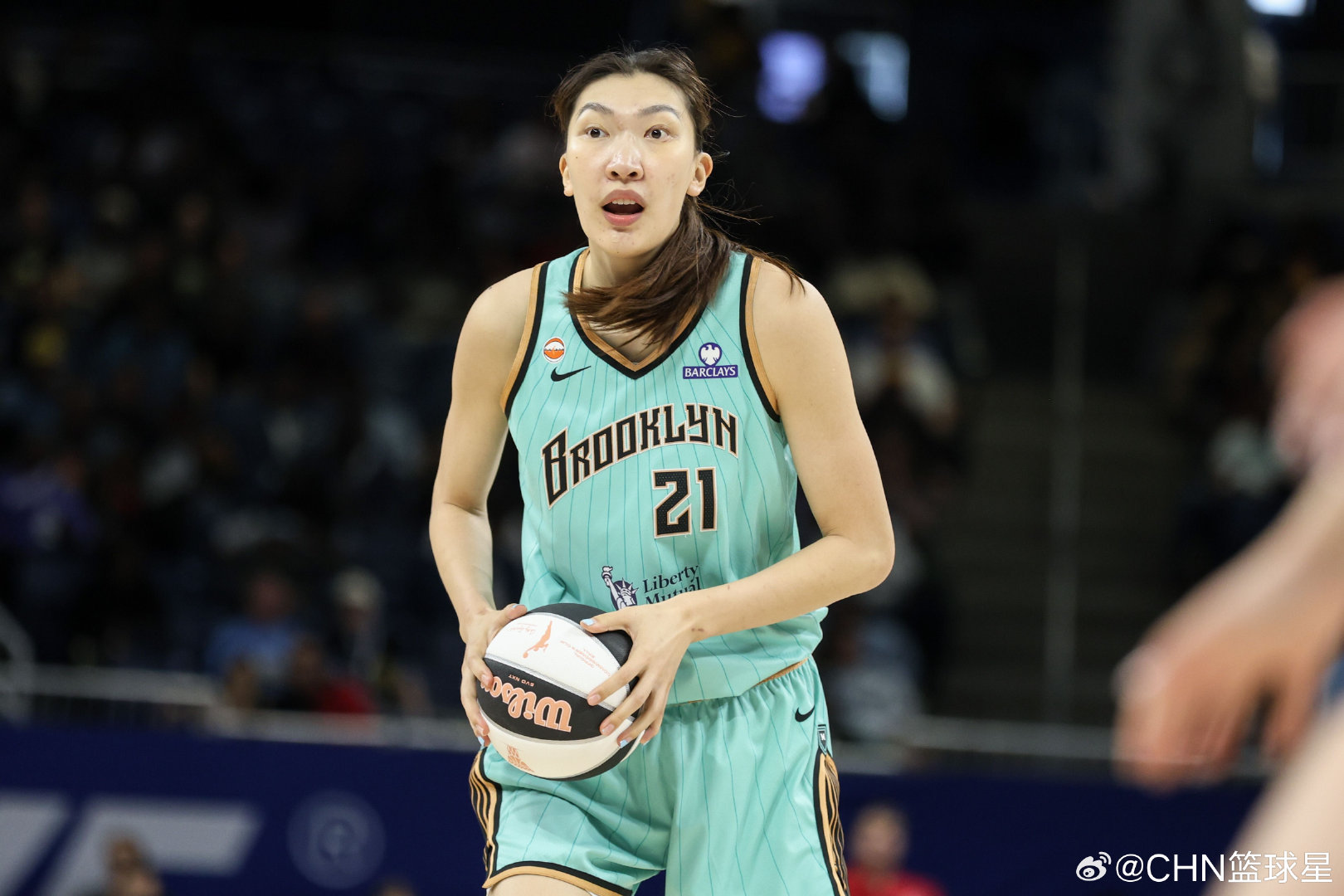 WNBA常规赛迎来中国德比，飞翼98-99加时不敌自由人。 此役飞翼中...