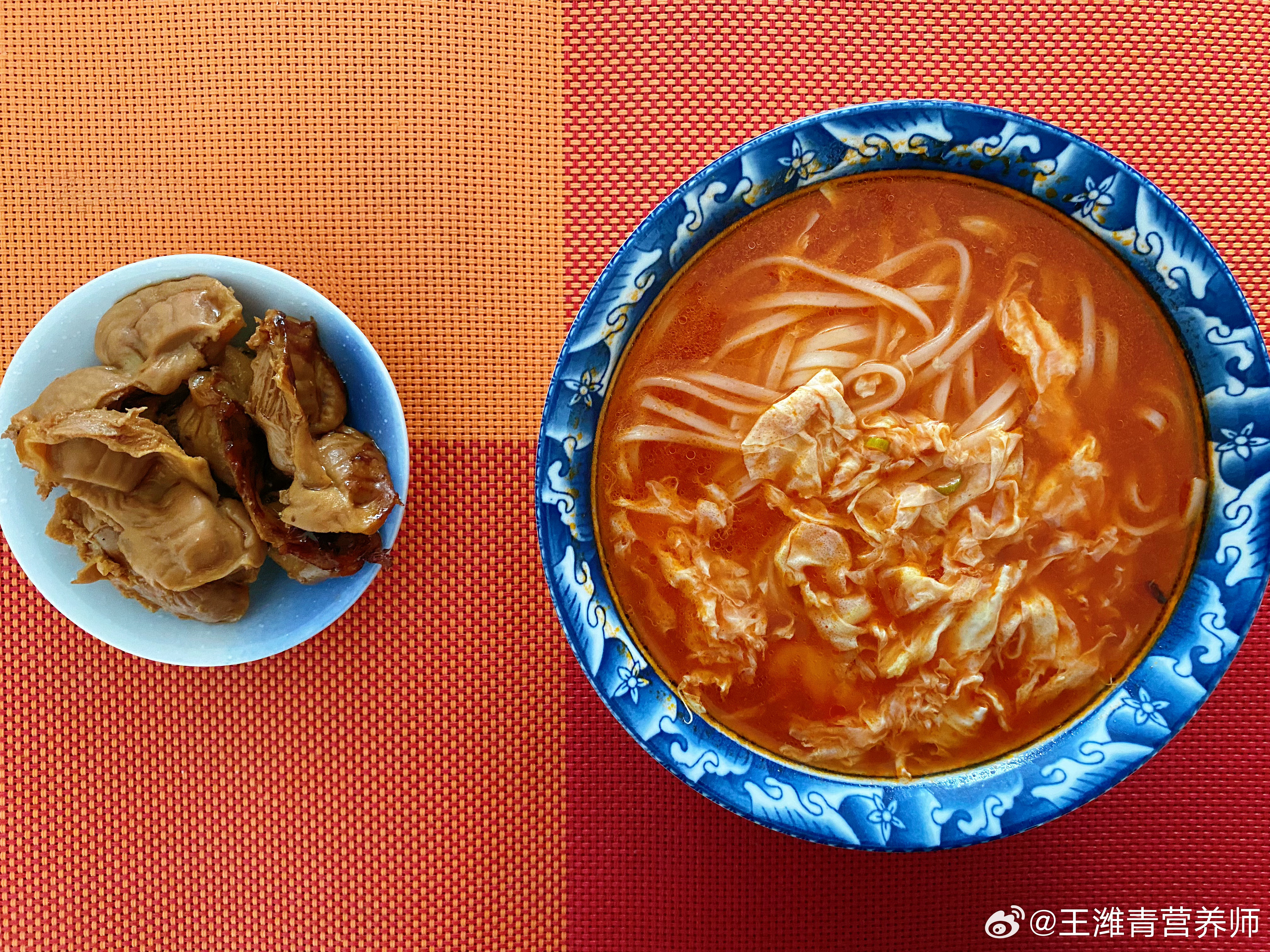 早餐哥  9月12/13/14日早餐八珍粉，虾仁水饺/卤鸡胗，番茄鸡蛋面/发面饼，黄瓜炒鸡蛋山再高，往上攀，总能登顶；路再长，走下去，定能到达。 ​​​